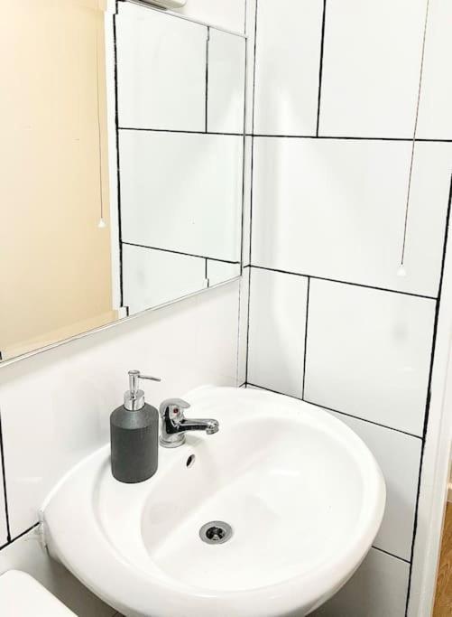 Gorgeous Flat 10 Min Walk To Stadium Free Parking London Exterior foto
